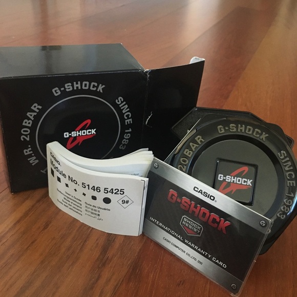 G-Shock watch (Black and Gold) - Picture 4 of 5